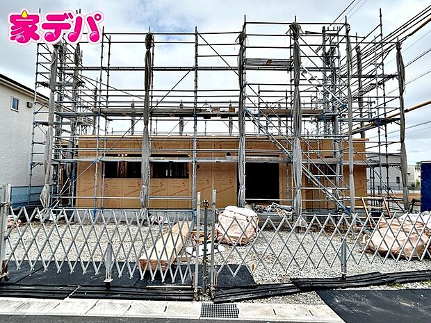 上棟しました!ご見学希望のお客様につきましては現地の他に同社の完成物件にて設備や仕様などご確認いただけます。