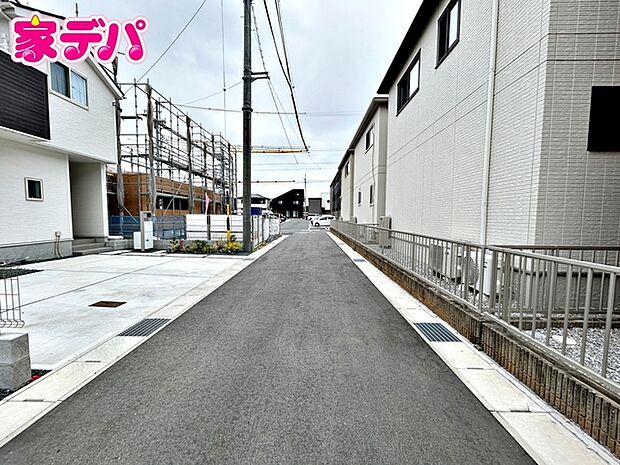 前面道路:南東側約4m幅