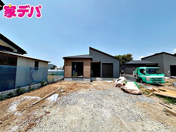 住宅ローンにご不安のあるお客様も、まずはお気軽にご相談下さい。お客様に最適な資金計画と金融機関をご案内いたします。