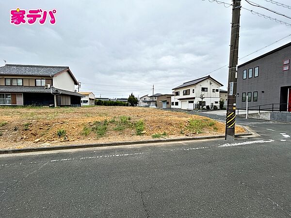 現地や周辺環境もあわせてご確認いただけます。現地ご案内いたします。お気軽にお問い合わせください。実際の陽当たりや前面道路、周辺の環境などもぜひ現地でご確認ください。スタッフが丁寧にご案内いたします。