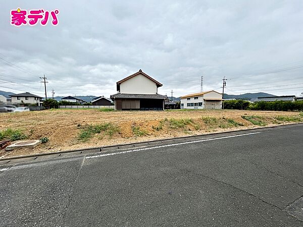 現地や周辺環境もあわせてご確認いただけます。現地ご案内いたします。お気軽にお問い合わせください。実際の陽当たりや前面道路、周辺の環境などもぜひ現地でご確認ください。スタッフが丁寧にご案内いたします。