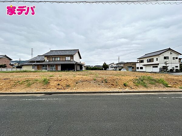 現地や周辺環境もあわせてご確認いただけます。現地ご案内いたします。お気軽にお問い合わせください。実際の陽当たりや前面道路、周辺の環境などもぜひ現地でご確認ください。スタッフが丁寧にご案内いたします。