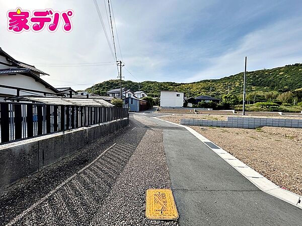 静かな住宅街で、車の出入りもスムーズです。