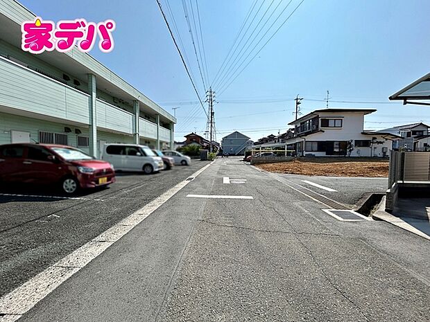 前面道路:南東側約5.6m幅