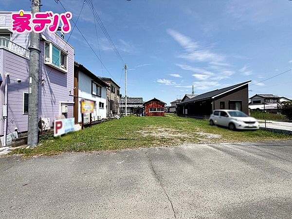 豊浜小学校まで徒歩6分でお子さまの通学にも嬉しい住環境です