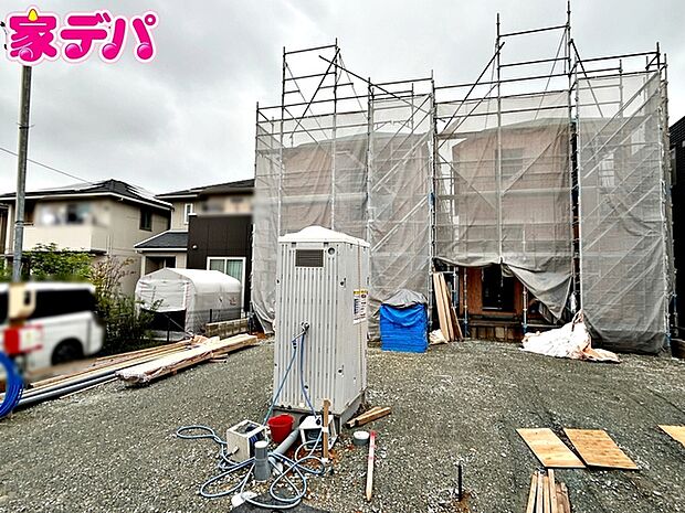 上棟しました。ご見学希望のお客様につきましては同型同仕様の物件にご案内いたします。当日のご連絡でも対応いたします。お気軽に『家デパ』までお問い合わせ下さい!経験豊富なスタッフが対応いたします。