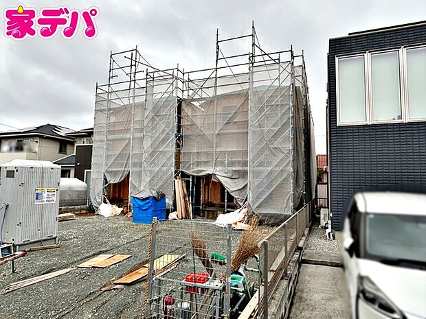 【2号棟】上棟しました!右側の建物になります。 ・3LDK(2SLDK) ・LDK21.7帖 ・納戸6帖 ・全居室収納完備 ・リビング収納 ・防犯カメラ ・駐車場4台可能 ・整形地