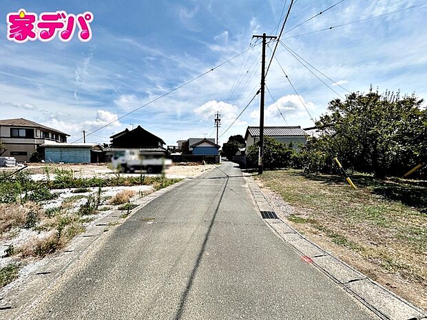前面道路も広く車通りも少ないので、運転が苦手な方でも自分のペースで駐車ができます 