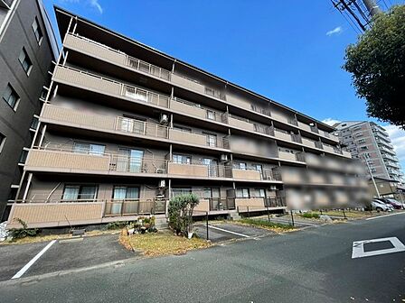 地域に密着した不動産会社として、お客様のニーズに合わせた住まい探しを、経験豊富なスタッフが丁寧にサポートいたします。住まいに関することはお気軽にご相談ください！ 