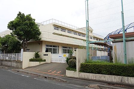 羽根井小学校(450m)