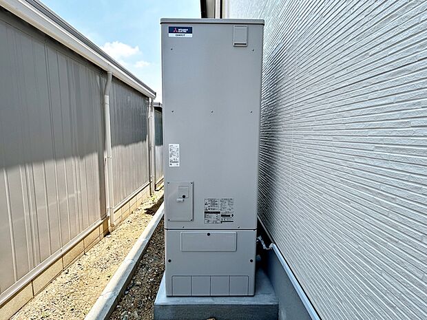エコキュートは空気の熱を利用し、わずかな電気を使い高効率にお湯を沸かすことができます 