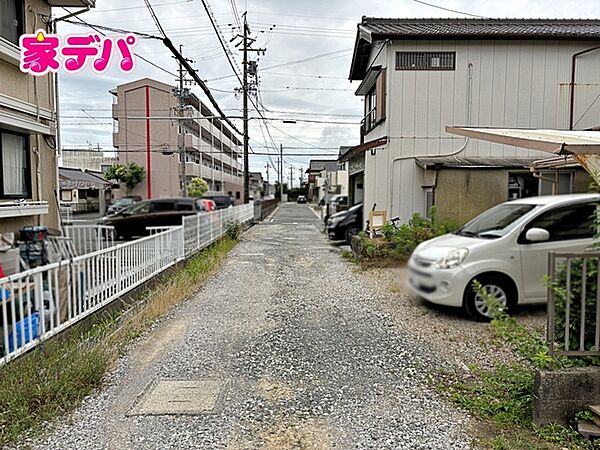 前面道路：南側約4ｍ幅（位置指定有り）