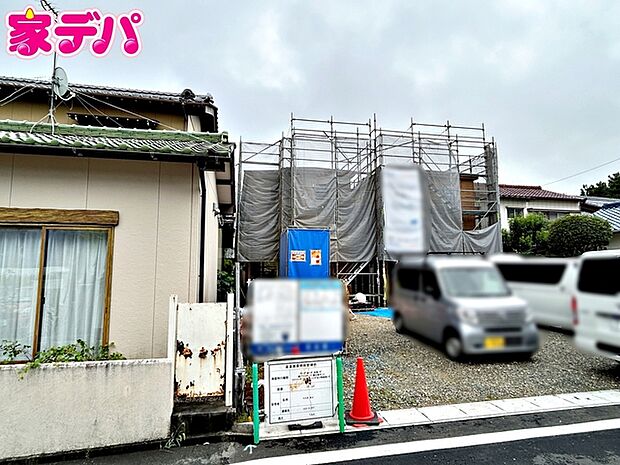 【2号棟】上棟しました！左側の建物になります。 ・長期優良住宅 ・4LDK ・LDK17.5帖 ・全居室収納完備 ・ウォークインクローゼット ・リビング収納 ・リビング階段 ・並列駐車場2台可