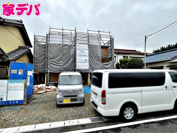 上棟しました。ご見学希望のお客様につきましては同型同仕様の物件にご案内いたします。当日のご連絡でも対応いたします。お気軽に『家デパ』までお問い合わせ下さい！経験豊富なスタッフが対応いたします。