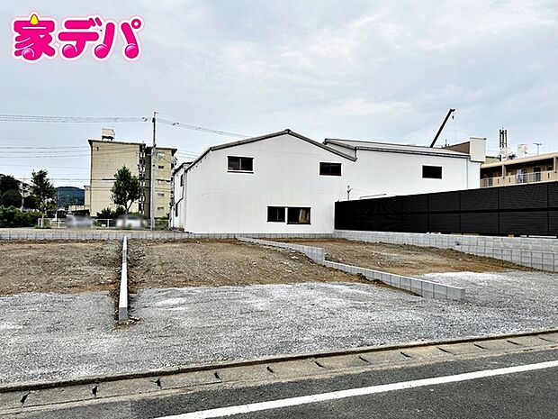 現地や周辺環境もあわせてご確認いただけます。現地ご案内いたします。お気軽にお問い合わせください。実際の陽当たりや前面道路、周辺の環境などもぜひ現地でご確認ください。スタッフが丁寧にご案内いたします。