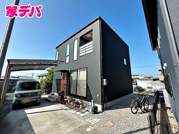 収納豊富な「2SLDK」！太陽光発電付きオール電化です。南向きの明るいリビングは21.5帖！インナーバルコニーあり。小・中学校まで徒歩8分圏内で通学も安心です。