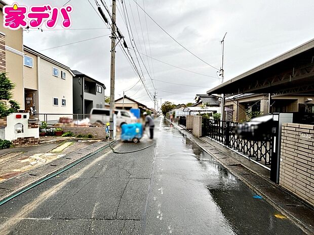 前面道路も広く車通りも少ないので、運転が苦手な方でも自分のペースで駐車ができます 