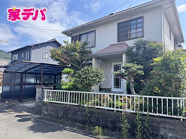 西郷小学校まで徒歩11分でお子様の通学も安心の距離、自然豊かな環境でのびのび暮らしたい方におすすめです！
