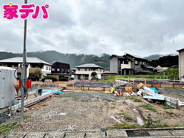 基礎工事中です。ご見学希望のお客様につきましては同型同仕様の物件にご案内いたします。当日のご連絡でも対応いたします。お気軽に『家デパ』までお問い合わせ下さい!経験豊富なスタッフが対応いたします。