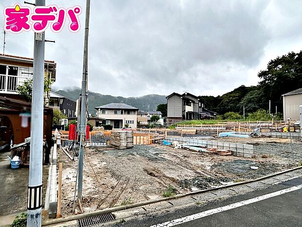 基礎工事中です。ご見学希望のお客様につきましては同型同仕様の物件にご案内いたします。当日のご連絡でも対応いたします。お気軽に『家デパ』までお問い合わせ下さい!経験豊富なスタッフが対応いたします。