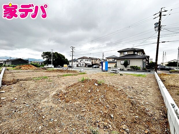 住宅ローンにご不安のあるお客様も、まずはお気軽にご相談ください。お客様に最適な資金計画と金融機関をご案内いたします。ご希望やご状況をお伺いしながら、無理のない返済計画をご提案いたします。