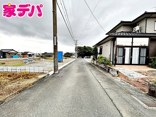 前面道路:南東側約5.4m幅