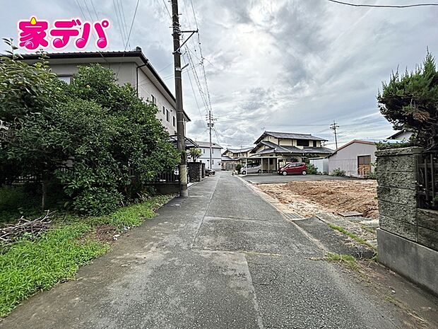 前面道路：南東側約4ｍ幅