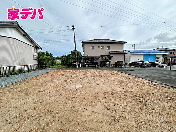 住宅ローンにご不安のあるお客様も、まずはお気軽にご相談ください。お客様に最適な資金計画と金融機関をご案内いたします。ご希望やご状況をお伺いしながら、無理のない返済計画をご提案いたします。 