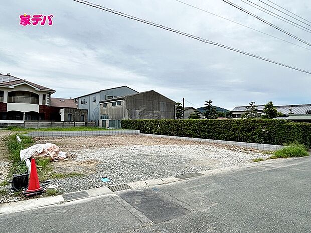 現地や周辺環境もあわせてご確認いただけます。現地ご案内いたします。お気軽にお問い合わせください。実際の陽当たりや前面道路、周辺の環境などもぜひ現地でご確認ください。スタッフが丁寧にご案内いたします。