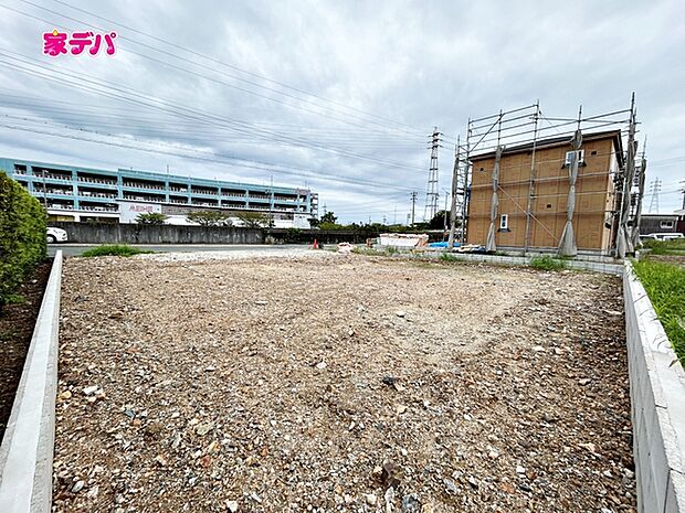 住宅ローンにご不安のあるお客様も、まずはお気軽にご相談ください。お客様に最適な資金計画と金融機関をご案内いたします。ご希望やご状況をお伺いしながら、無理のない返済計画をご提案いたします。