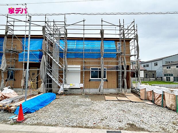 【2号棟】上棟しました！ ・長期優良住宅 ・5LDK ・LDK15.7帖、隣接洋室4.5帖 ・全居室収納完備 ・パントリー ・2部屋からアクセスできるバルコニー ・並列駐車場3台可
