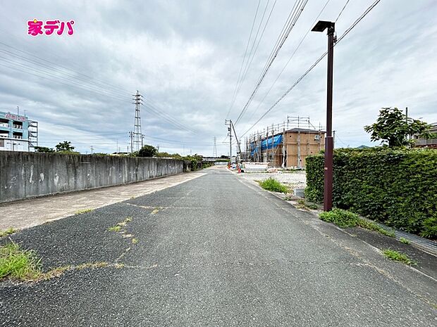 前面道路:南東側約5m幅