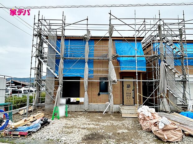 上棟しました。ご見学希望のお客様につきましては同型同仕様の物件にご案内いたします。当日のご連絡でも対応いたします。お気軽に『家デパ』までお問い合わせ下さい!経験豊富なスタッフが対応いたします。