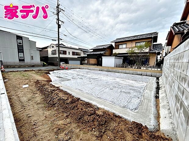 住宅ローンにご不安のあるお客様も、まずはお気軽にご相談ください。お客様に最適な資金計画と金融機関をご案内いたします。ご希望やご状況をお伺いしながら、無理のない返済計画をご提案いたします。 