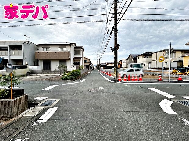 前面道路：西側約5.3ｍ幅 