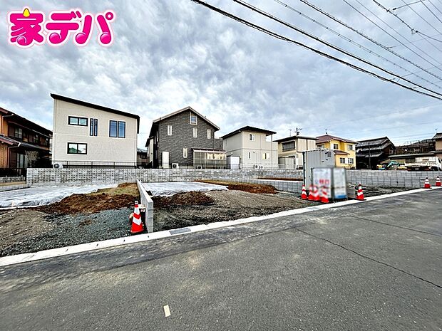 現地や周辺環境もあわせてご確認いただけます。現地ご案内いたします。お気軽にお問い合わせください。実際の陽当たりや前面道路、周辺の環境などもぜひ現地でご確認ください。スタッフが丁寧にご案内いたします。 