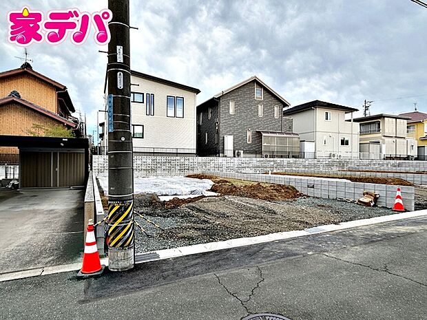 現地や周辺環境もあわせてご確認いただけます。現地ご案内いたします。お気軽にお問い合わせください。実際の陽当たりや前面道路、周辺の環境などもぜひ現地でご確認ください。スタッフが丁寧にご案内いたします。