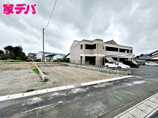 現地や周辺環境もあわせてご確認いただけます。現地ご案内いたします。お気軽にお問い合わせください。実際の陽当たりや前面道路、周辺の環境などもぜひ現地でご確認ください。スタッフが丁寧にご案内いたします。