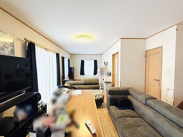 ご家族がゆっくり過ごせる広さで、ソファやダイニングを配置しても圧迫感が出にくく、のびのびとした空間で団らんの時間を過ごせます。家具のレイアウトもしやすく、生活スタイルに合わせた使い方ができます！