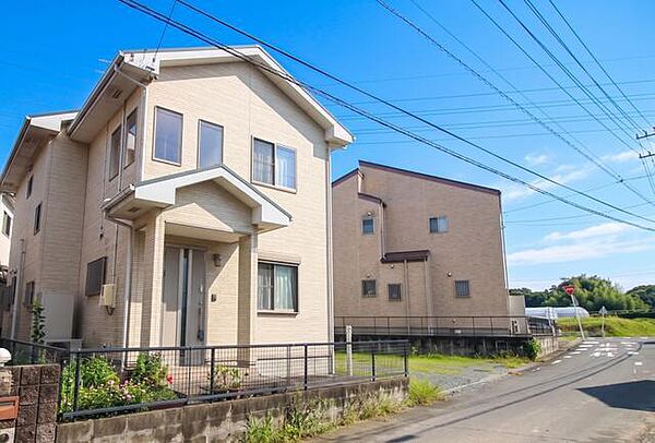 現地や周辺環境もあわせてご確認いただけます。現地ご案内いたします。お気軽にお問い合わせください。実際の陽当たりや前面道路、周辺の環境などもぜひ現地でご確認ください。スタッフが丁寧にご案内いたします。