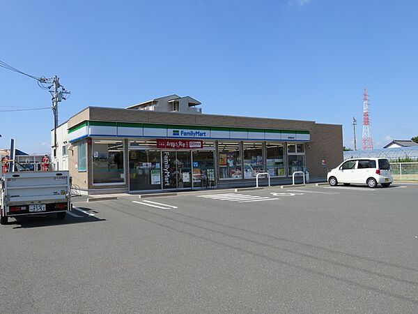 ファミリーマート豊橋植田店（520m）