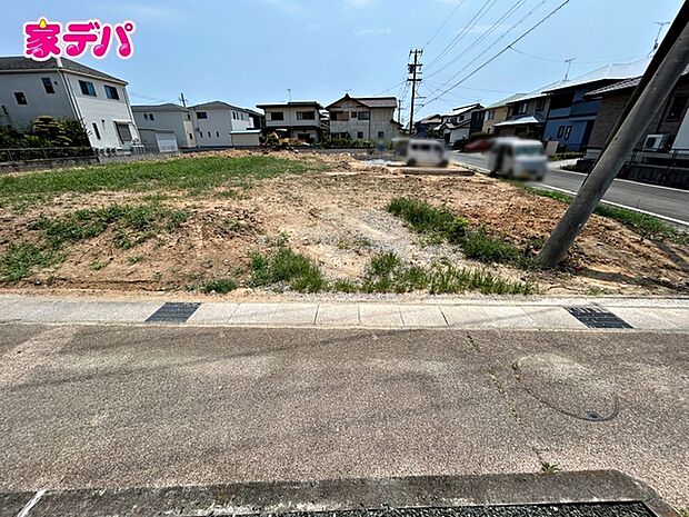 現地や周辺環境もあわせてご確認いただけます。現地ご案内いたします。お気軽にお問い合わせください。実際の陽当たりや前面道路、周辺の環境などもぜひ現地でご確認ください。スタッフが丁寧にご案内いたします。