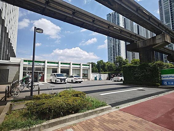 マンションに隣...
