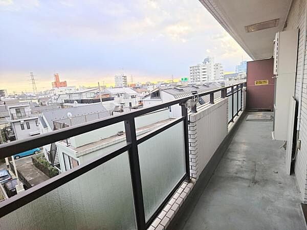 ワイドスパンの大型南向きバルコニー！