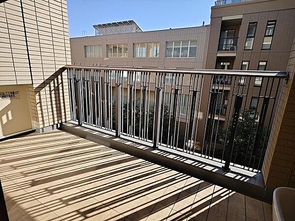 南向きの広々としたバルコニー！