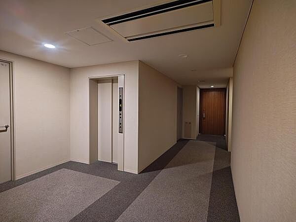 ホテルライクな内廊下設計 エアコンも設置されており常に心地よい温度が保たれています