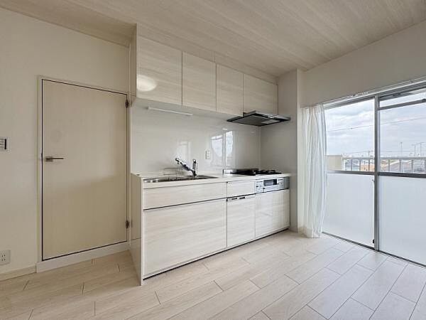 空間効率がよく、お部屋を広々と使える壁付けキッチンです！