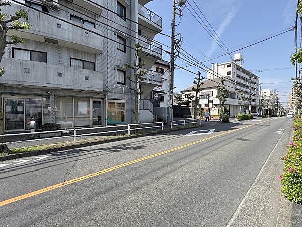 本数は少ないですが、バス停も近く、バス通勤もご利用いただく事ができます！