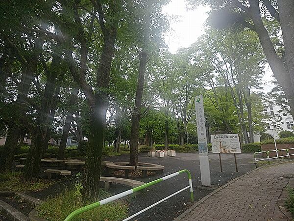 豊かな自然と寛ぎの場として親しまれる中央公園まで徒歩7分！
