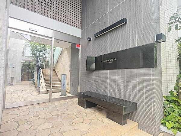 お洒落な高級感あるエントランス